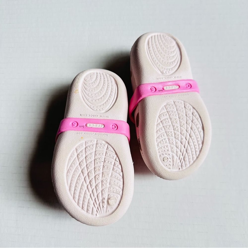 SOLD - Crocs Baby Infant Girls Bow Sandal Size 5 Flexible Shoe - Picture 5 of 6